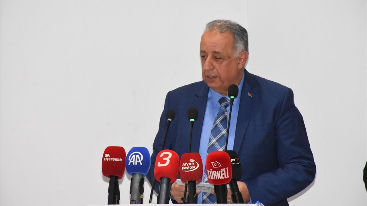 Afyonkarahisar'da 45 Yıllık Demirci Ustasına Yılın Ahisi Ödülü