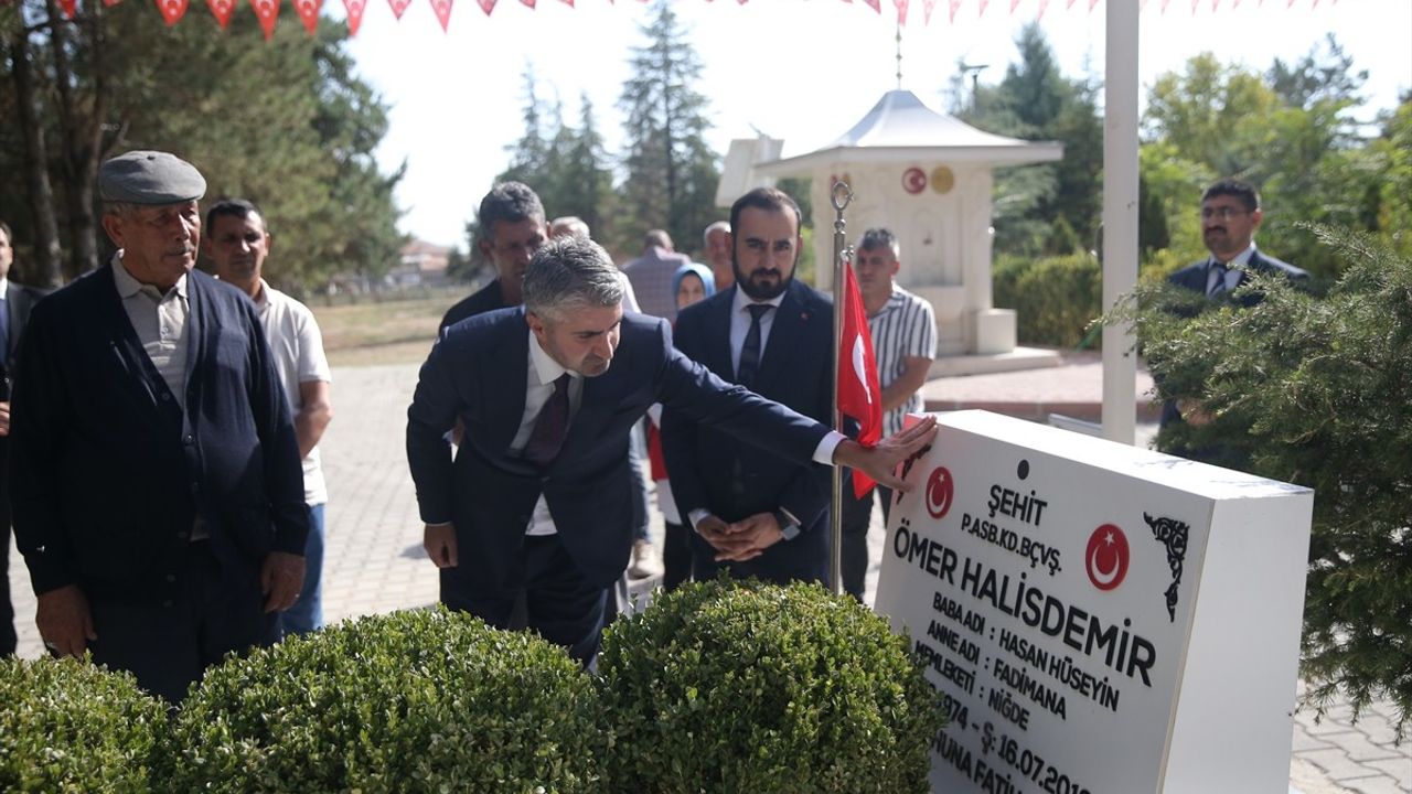 Aile ve Sosyal Hizmetler Bakan Yardımcısı Tarıkdaroğlu Niğde'de Aile Buluşması Düzenledi