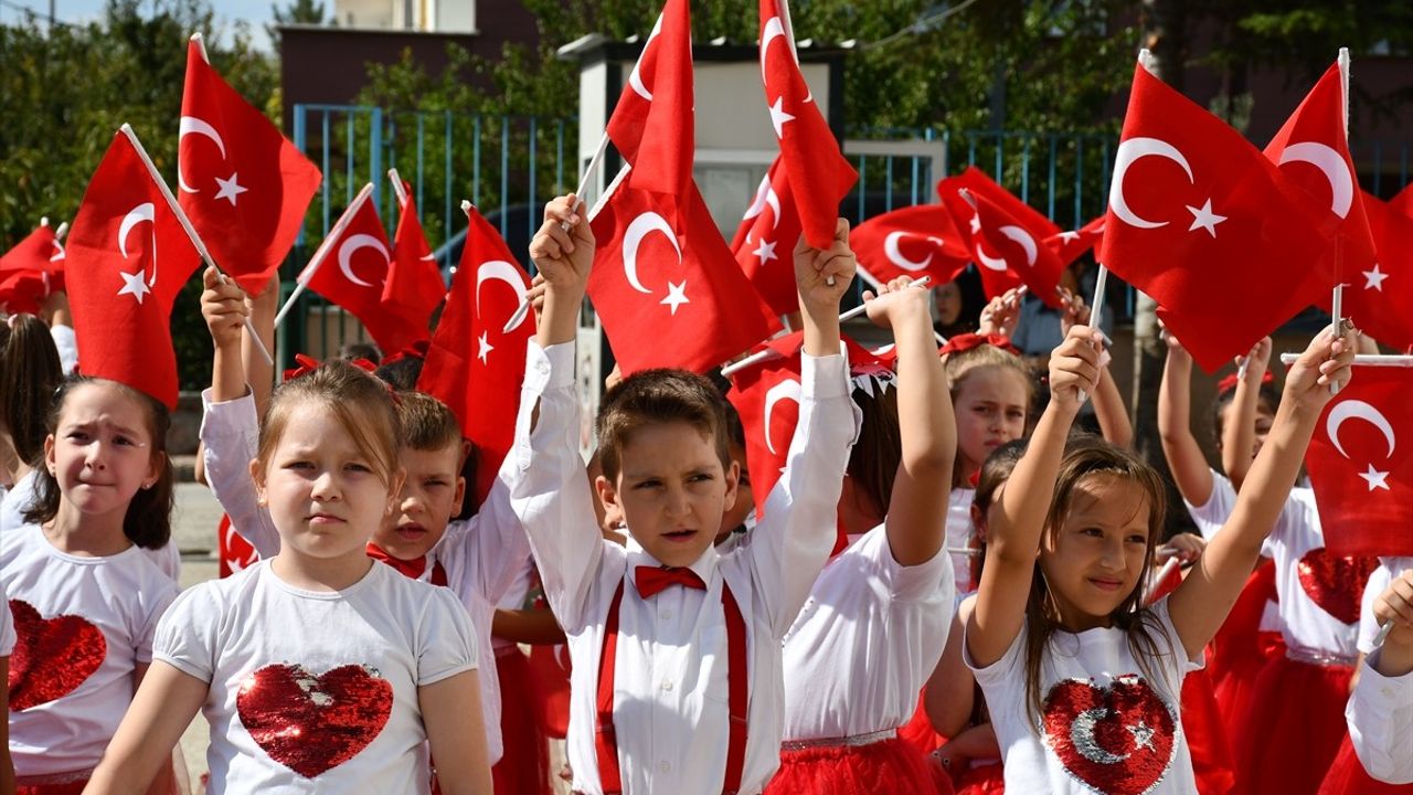 AK Parti Genel Başkan Yardımcısı Uygur'dan Gazze'deki Çocuklara Destek