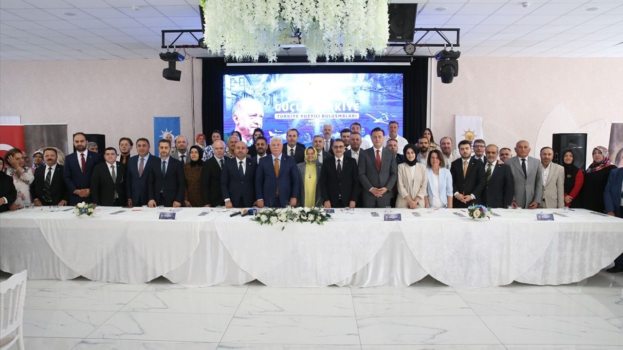 AK Parti Grup Başkanvekili Akbaşoğlu'ndan Eleştiriler