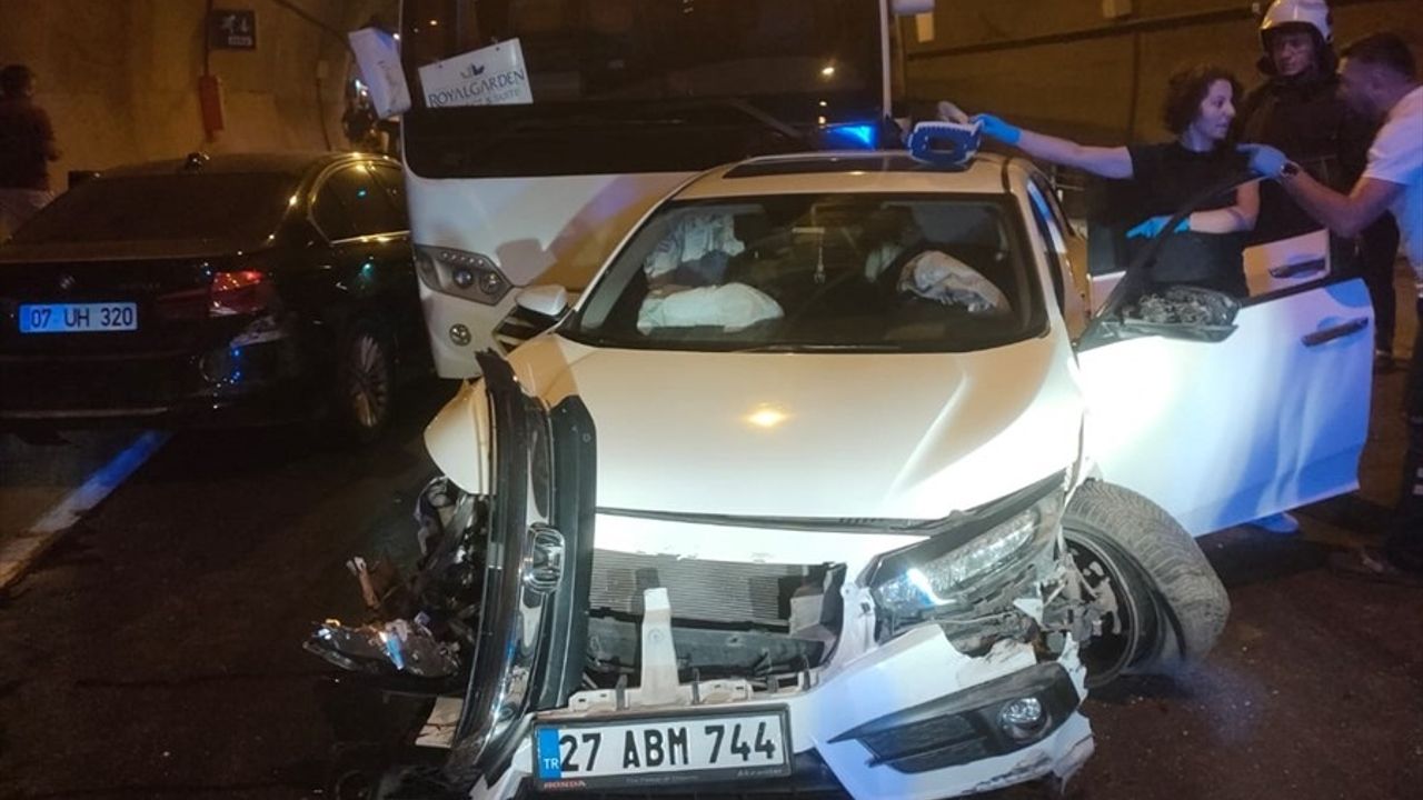 Alanya'da Zincirleme Trafik Kazası: 10 Yaralı