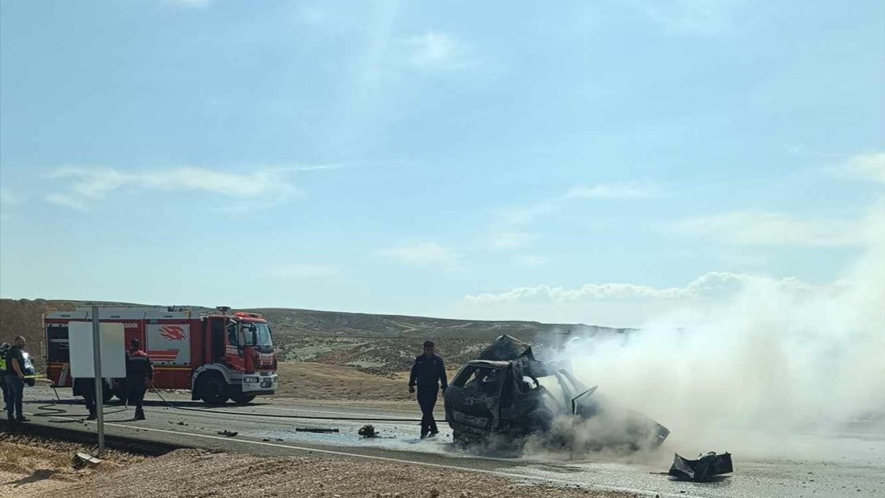 Ankara'da Tırla Çarpışan Otomobilin Sürücüsü Hayatını Kaybetti
