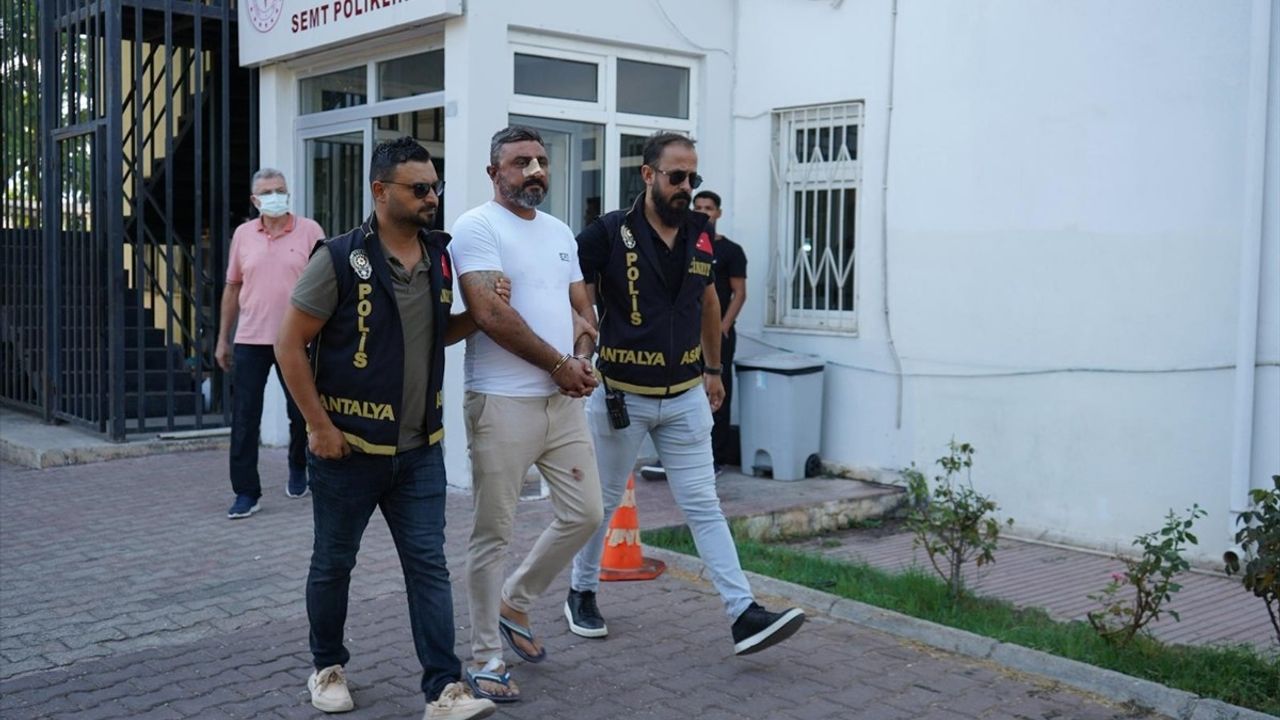 Antalya'da Eski Futbolcunun Oğlu Vuruldu