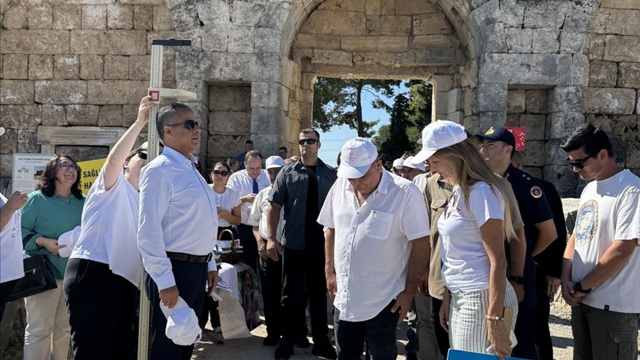 Antalya'da Perge Antik Kenti'nde Sağlıklı Yaşam Etkinliği