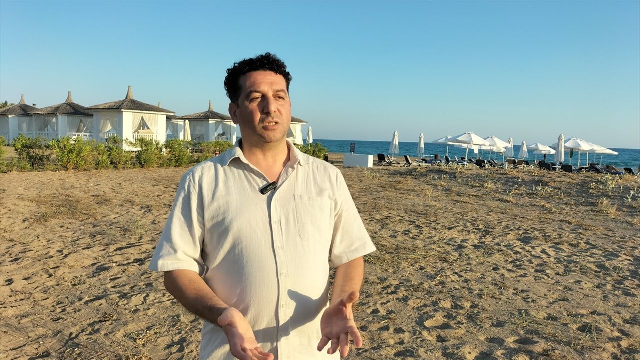 Antalya'daki Kum Zambakları Turistlerin Gözdesi