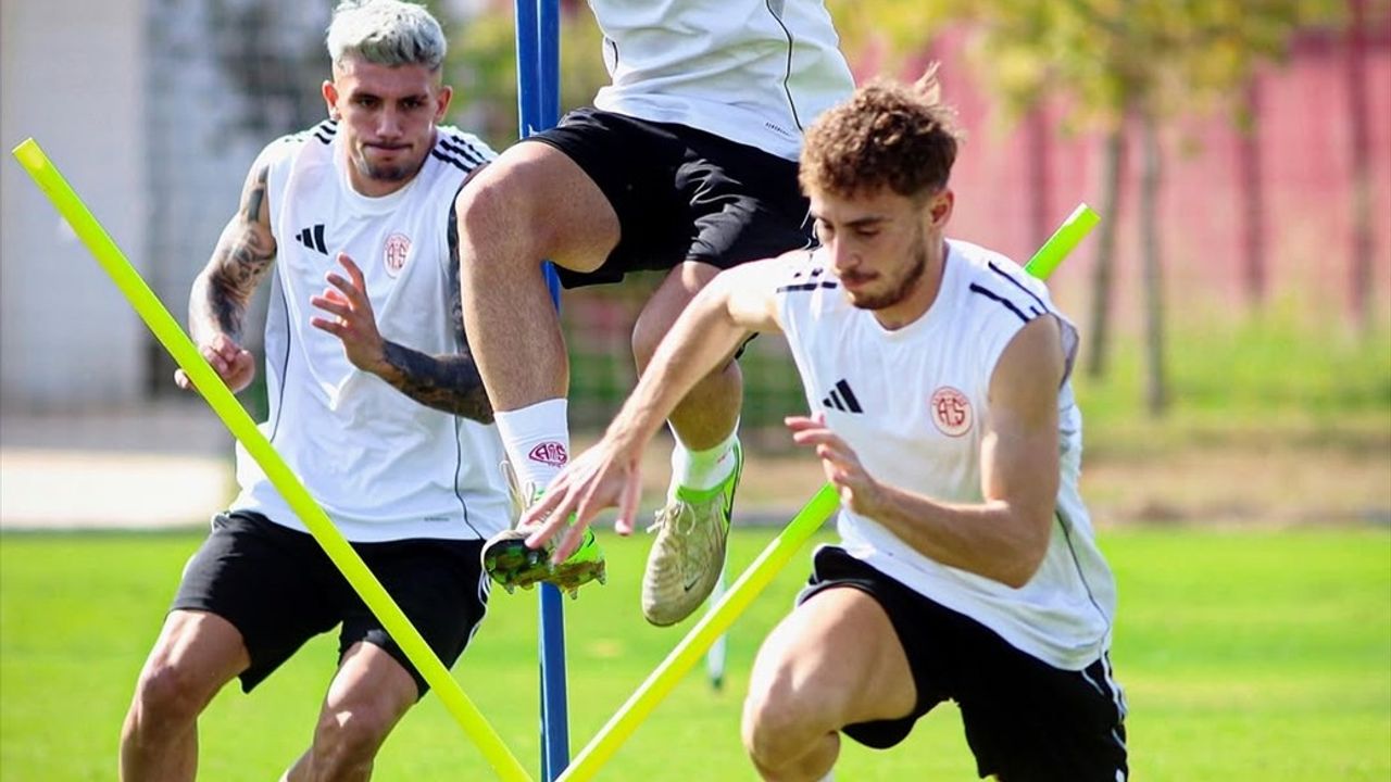 Antalyaspor, Fenerbahçe'ye Konuk Oluyor