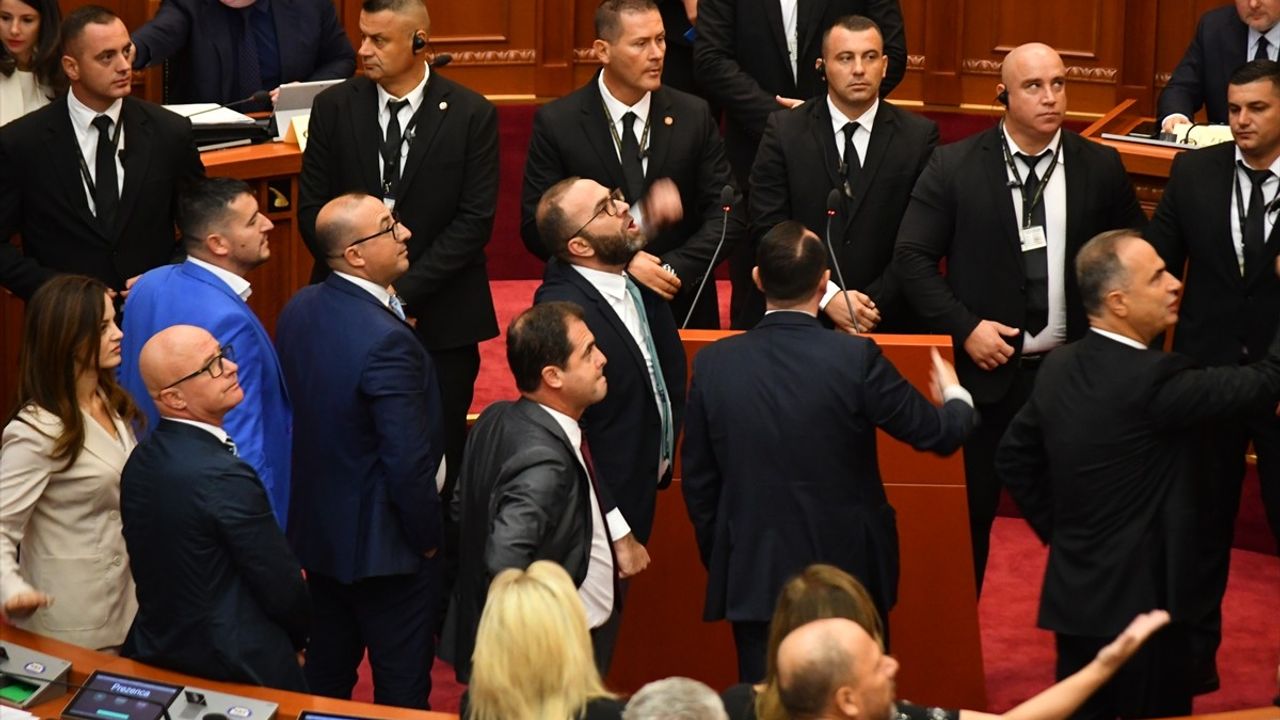 Arnavutluk'ta Yeni Hükümet Kuruldu