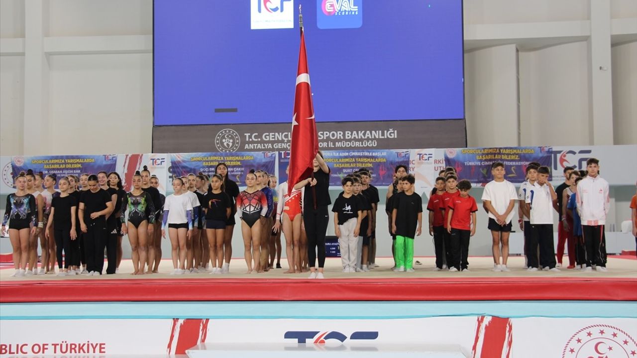 Artistik Cimnastik Türkiye Şampiyonası Antalya'da Başladı