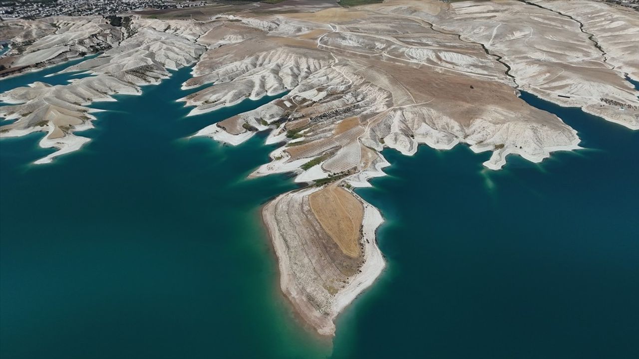 Atatürk Barajı'ndaki Kuraklık Su Seviyesini Düşürdü