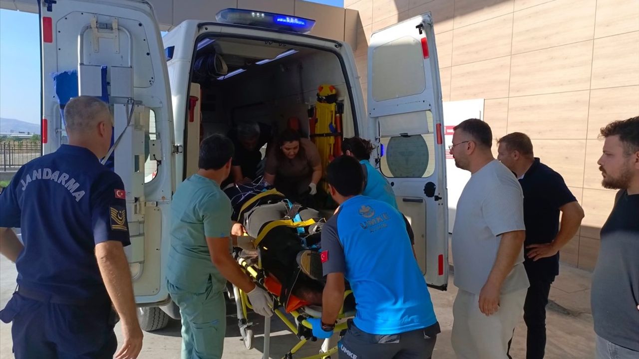 Aydın'da Devrilen Kamyonetten Dinamit Patlaması: 10 Yaralı