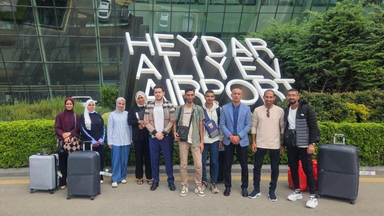 Azerbaycan, 14 Filistinli Öğrenciyi Gazze'den Tahliye Etti
