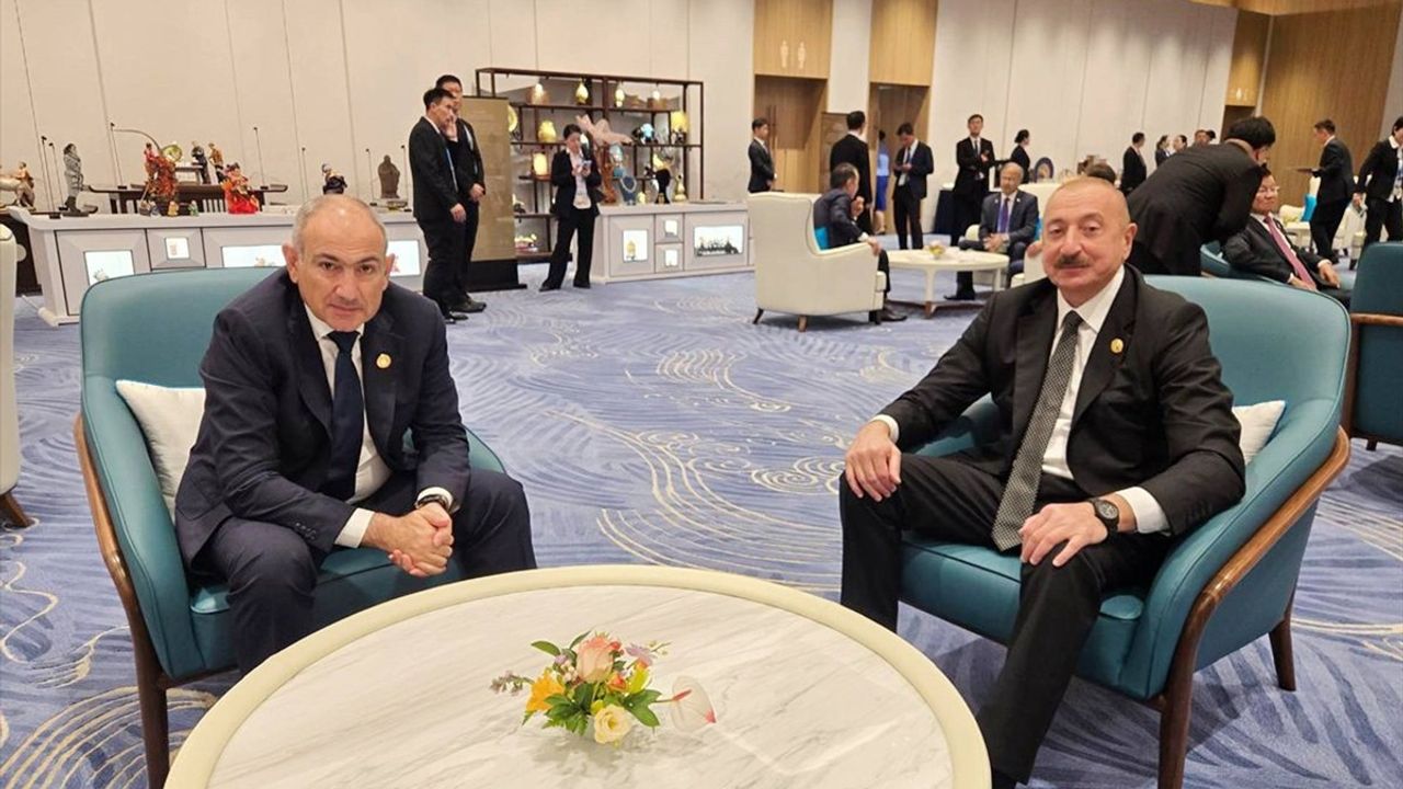 Azerbaycan ve Ermenistan Liderleri Çin'de Buluştu