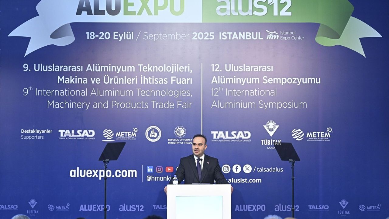 Bakan Kacır: Türkiye Küresel Pazarlarda Rekabet Gücünü Artırıyor