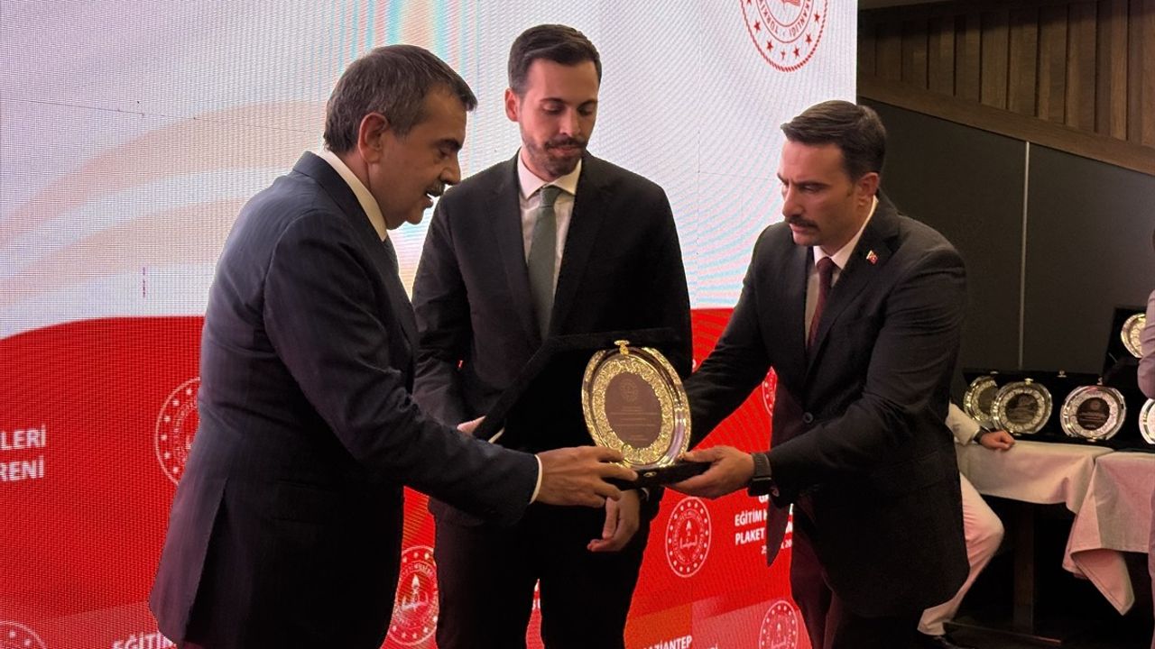 Bakan Tekin Gaziantep'te Hayırseverlerle Buluştu