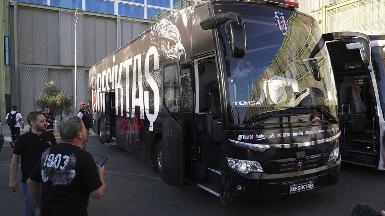 Beşiktaş İzmir'de: Göztepe Maçına Hazır