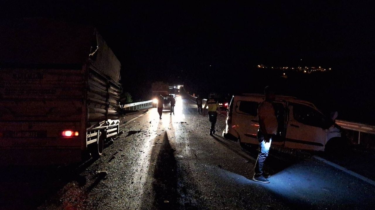 Bilecik'te Trafik Kazası: 1 Ölü, 2 Yaralı