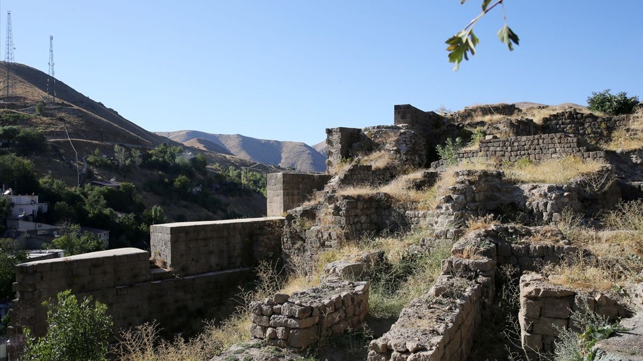 Bitlis Kalesi'nde Osmanlı Dönemine Ait Anahtar Bulundu