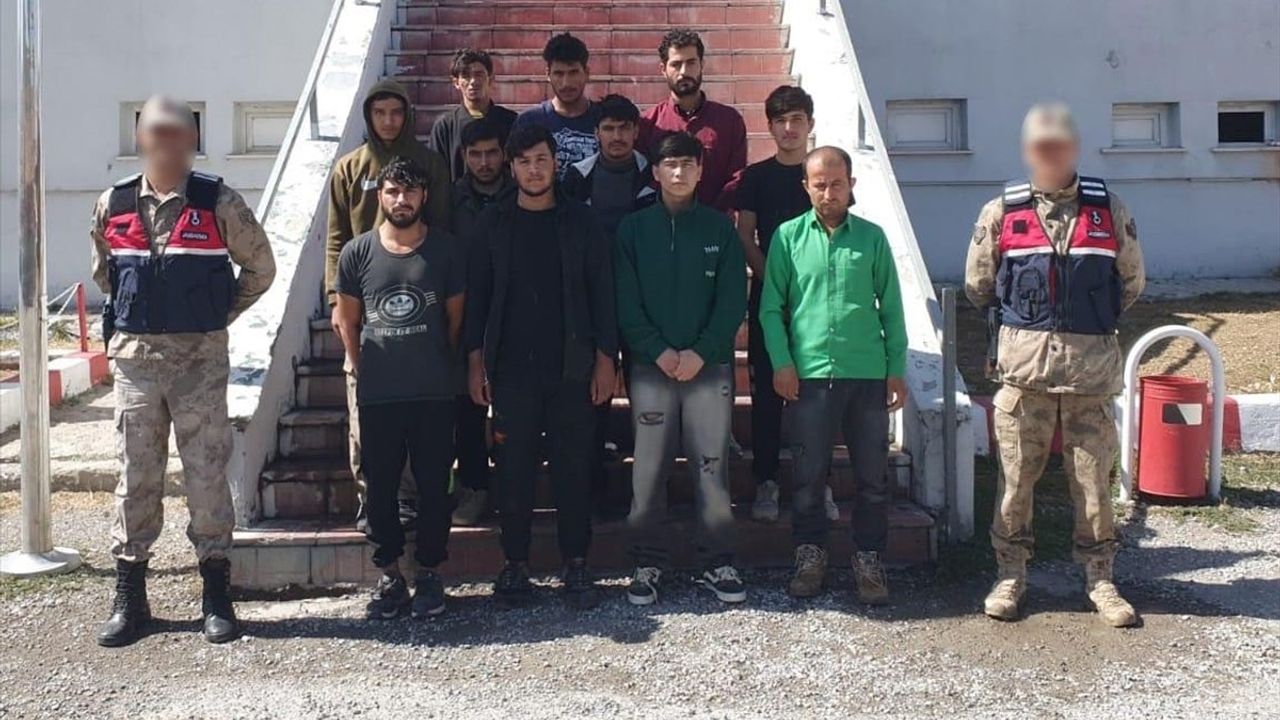 Bitlis'te Düzensiz Göçmen Operasyonu: 11 Afgan Yakalandı
