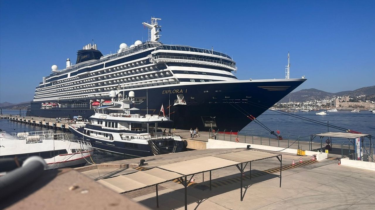 Bodrum'a 'Explora I' Kruvaziyeriyle 743 Yolcu Geldi