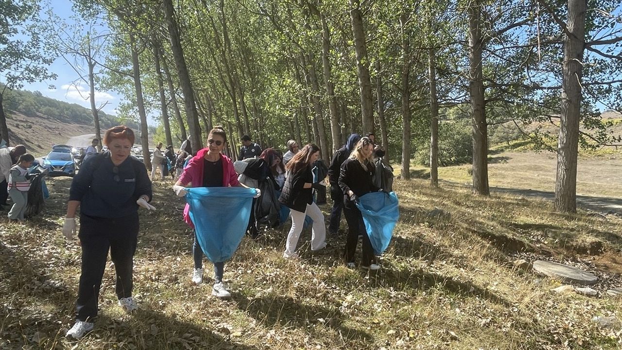 Bolu'da Gönüllülerin Katılımıyla Çevre Temizliği Etkinliği