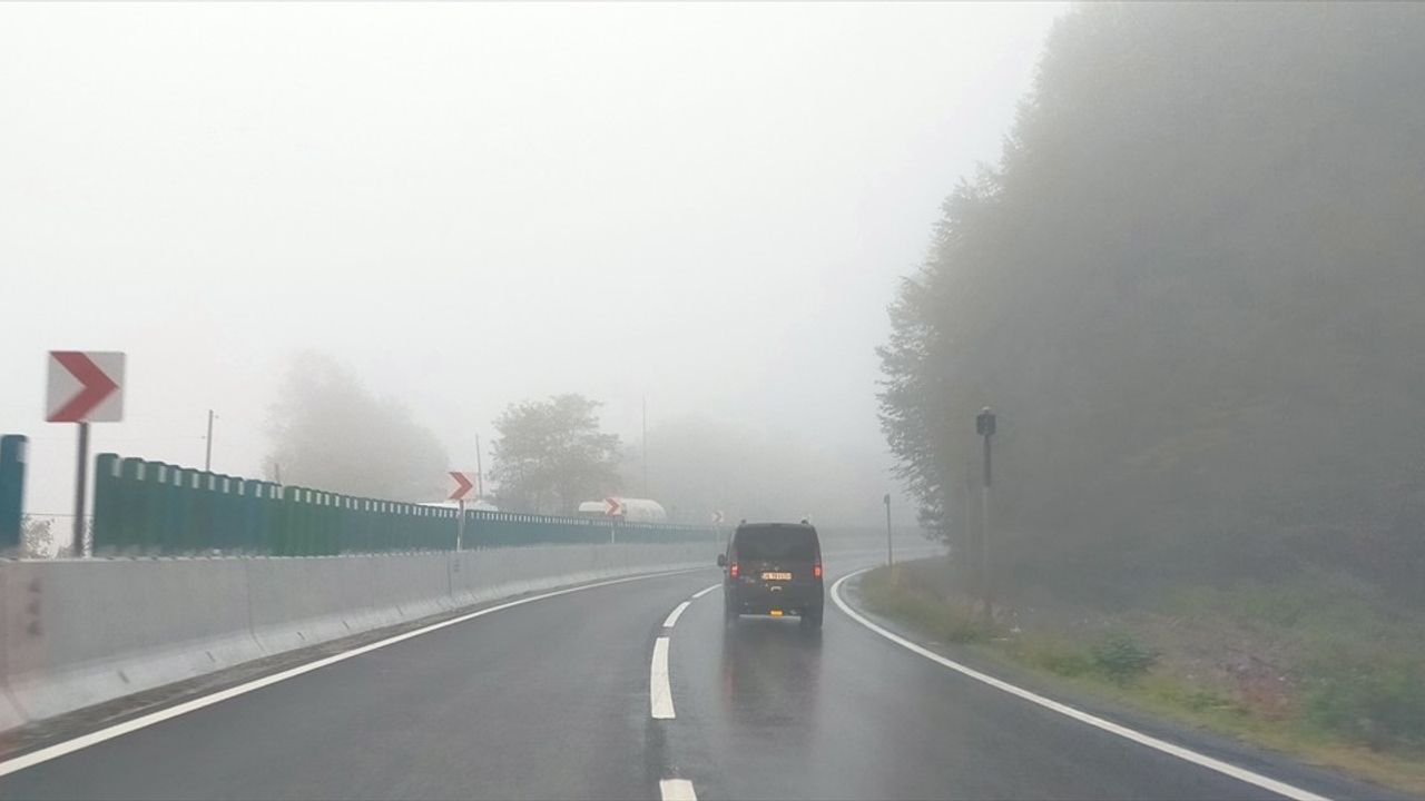 Bolu Dağı'nda Sis Ulaşımı Olumsuz Etkiliyor