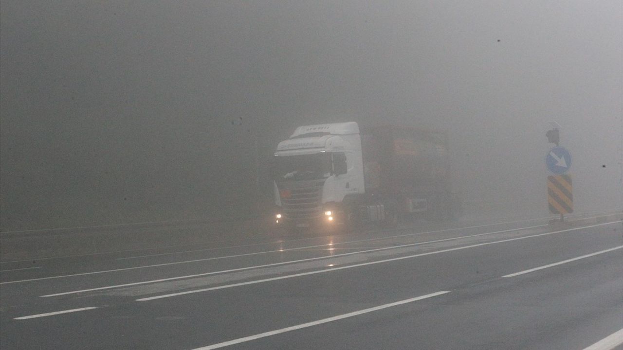 Bolu Dağı'nda Sis ve Sağanak Ulaşımı Zorluyor