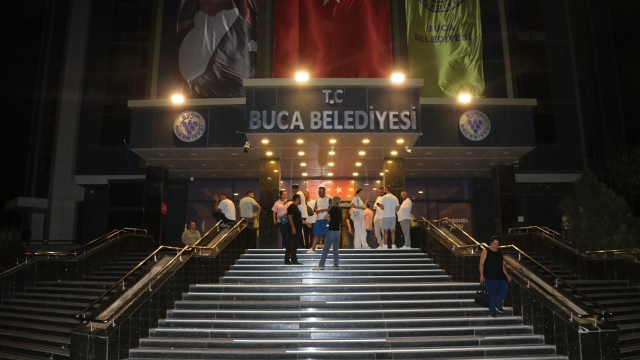 Buca İmar ve İnşaat Çalışanlarından Belediye Binasında İşgal Eylemi