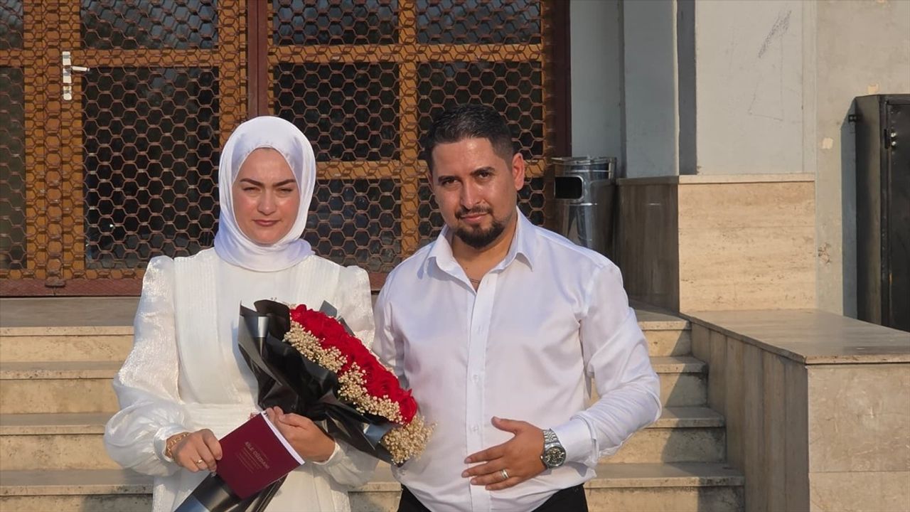 Bursa'da Düğün Yolunda Unutulmaz An: Otobüs Şoförü Destek Oldu