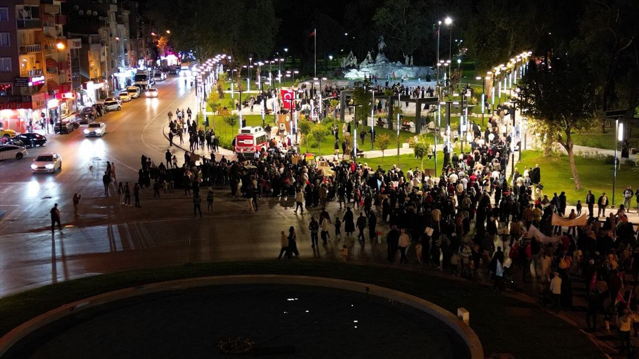 Bursa'da Küresel Sumud Filosu'na Destek Yürüyüşü