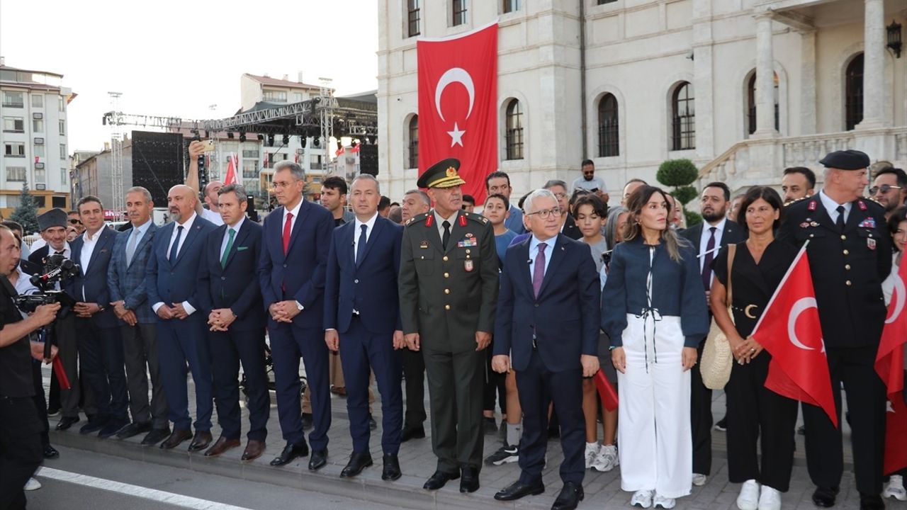 Büyük Önder Mustafa Kemal Atatürk'ün Sivas'a Gelişi Temsili Olarak Canlandırıldı