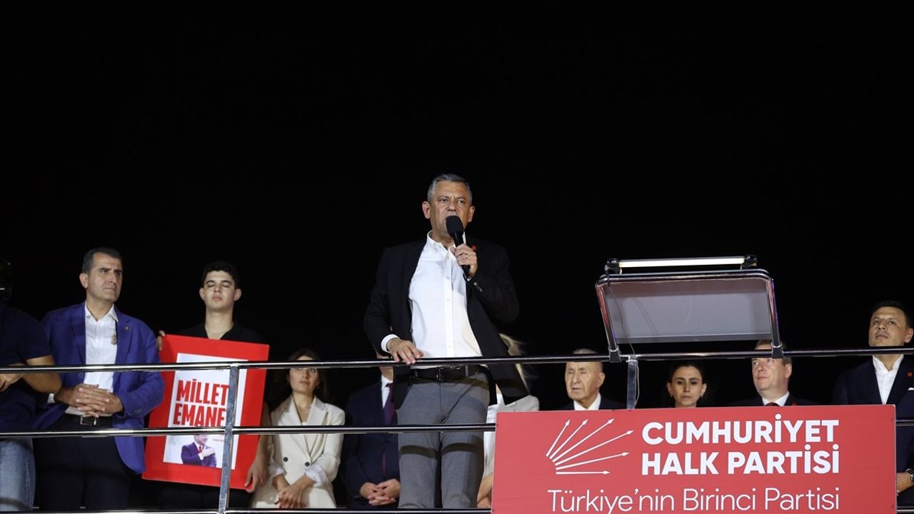 CHP Genel Başkanı Özgür Özel, Bahçelievler'de Gençlere Umut Verdi