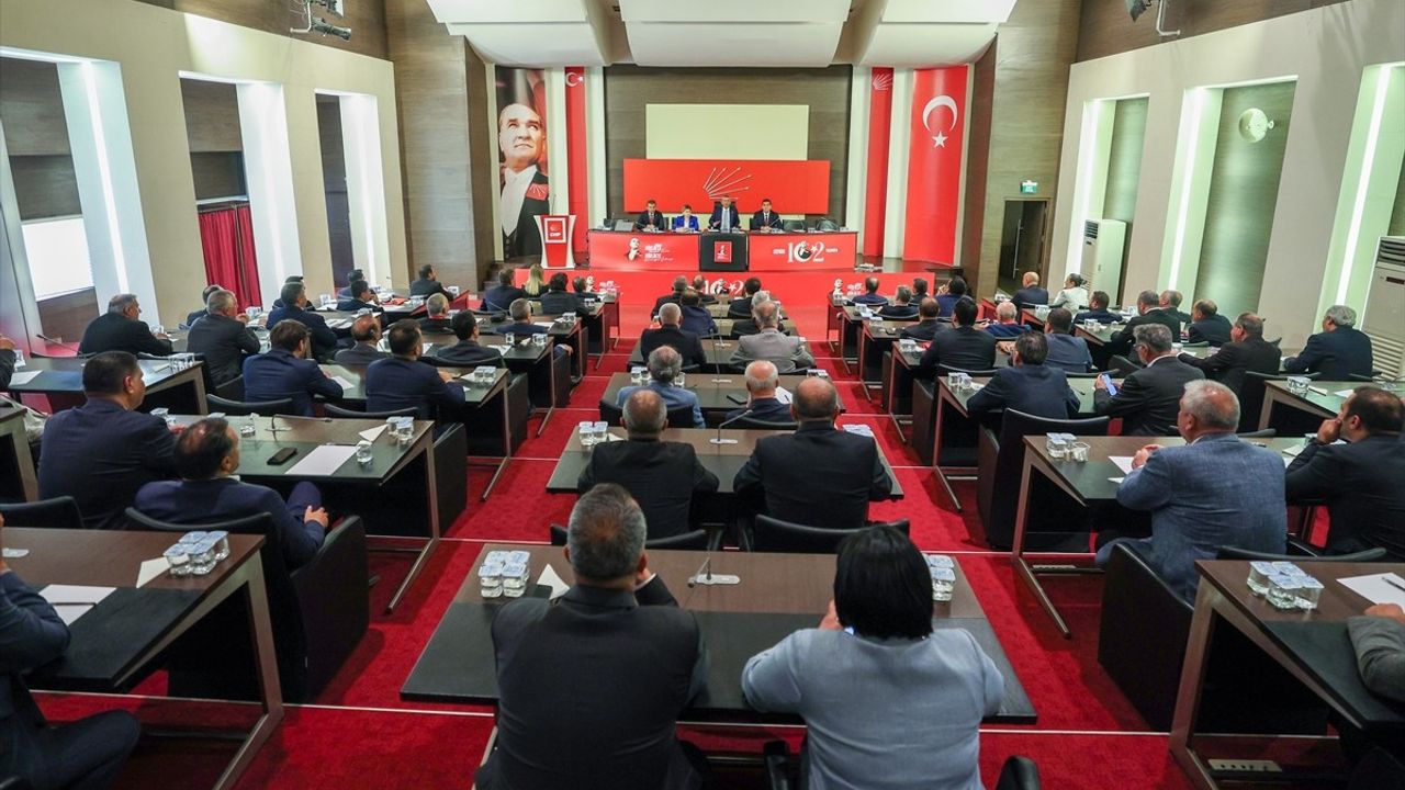 CHP Genel Başkanı Özgür Özel, İl Başkanlarıyla Buluştu