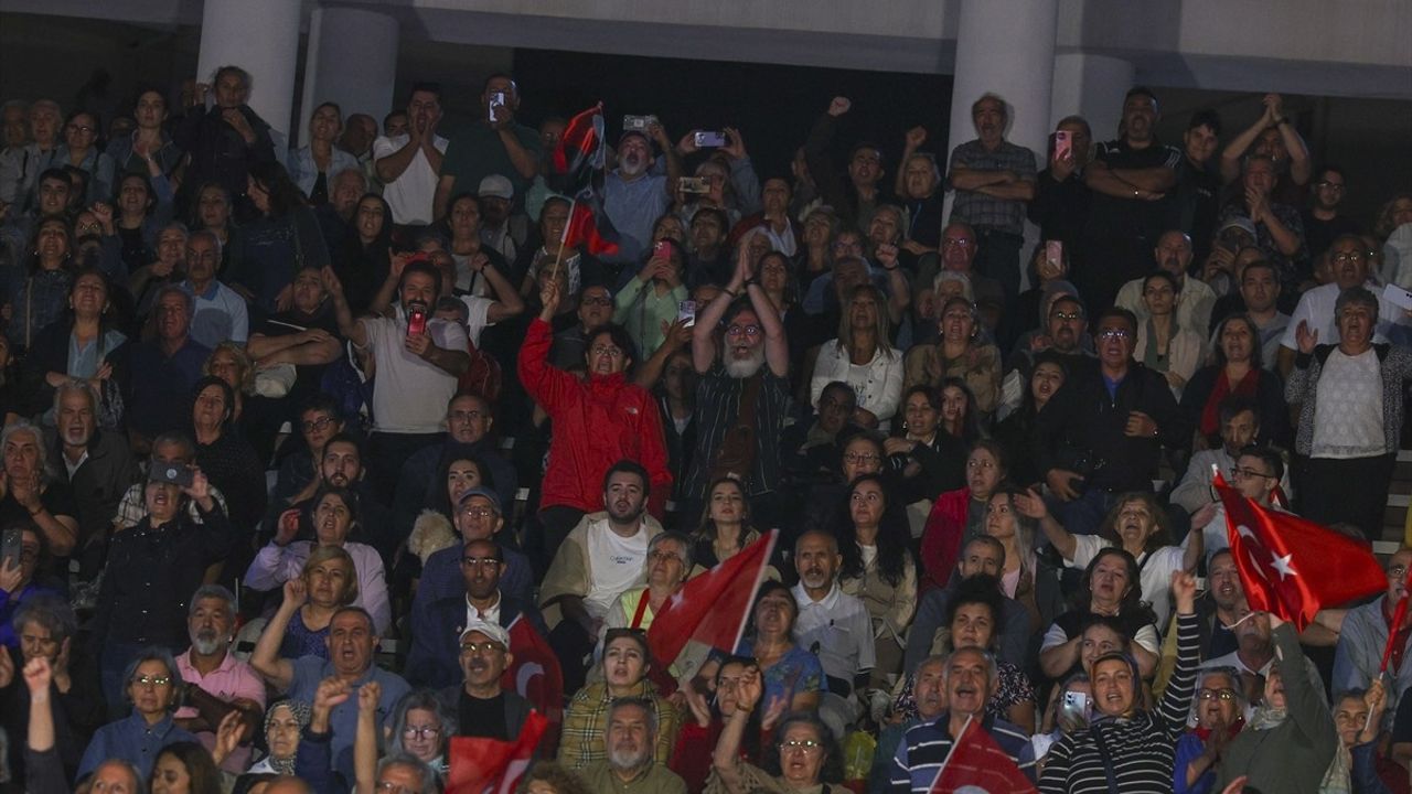 CHP Genel Başkanı Özgür Özel, İstanbul'da Tarihi Uyarıda Bulundu