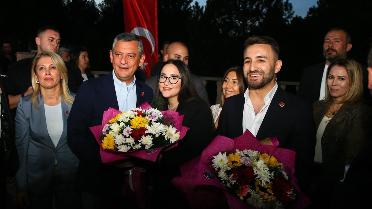 CHP Genel Başkanı Özgür Özel, Uşak'ta Ferdi Zeyrek Amfi Salonu'nun Açılışını Gerçekleştirdi
