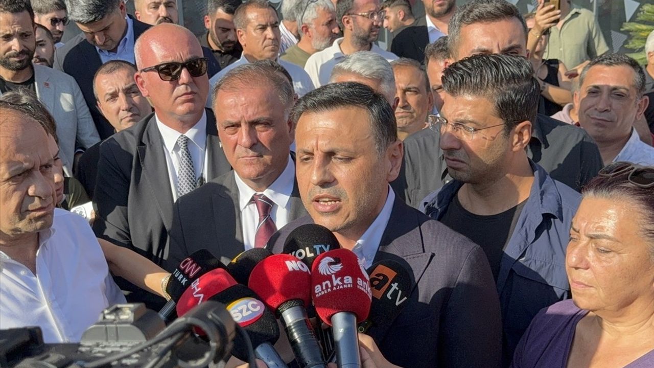 CHP İstanbul İl Yönetimi Görevden Uzaklaştırıldı