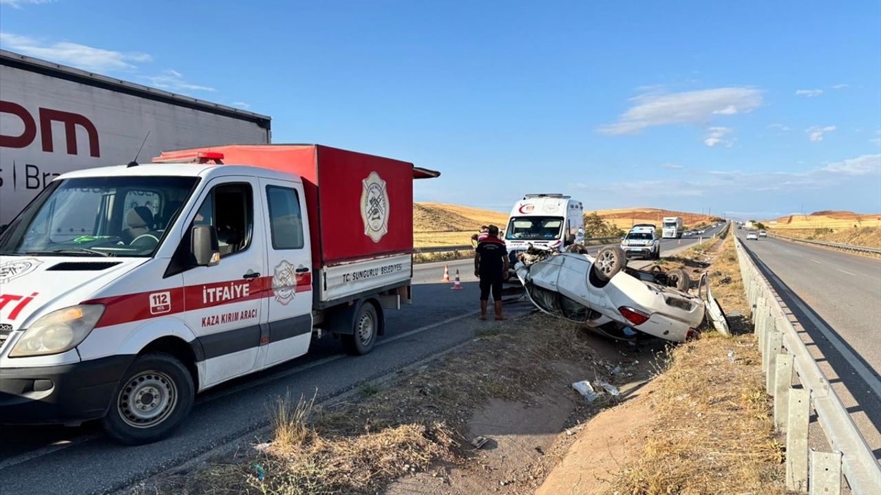 Çorum'da Devrilen Otomobil Kazası: 3 Yaralı