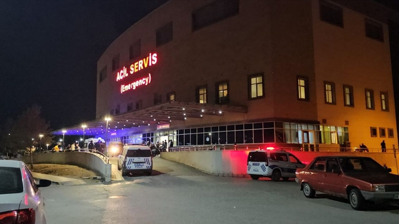 Çorum Hastanesinde Bıçaklı Kavga: İki Yaralı