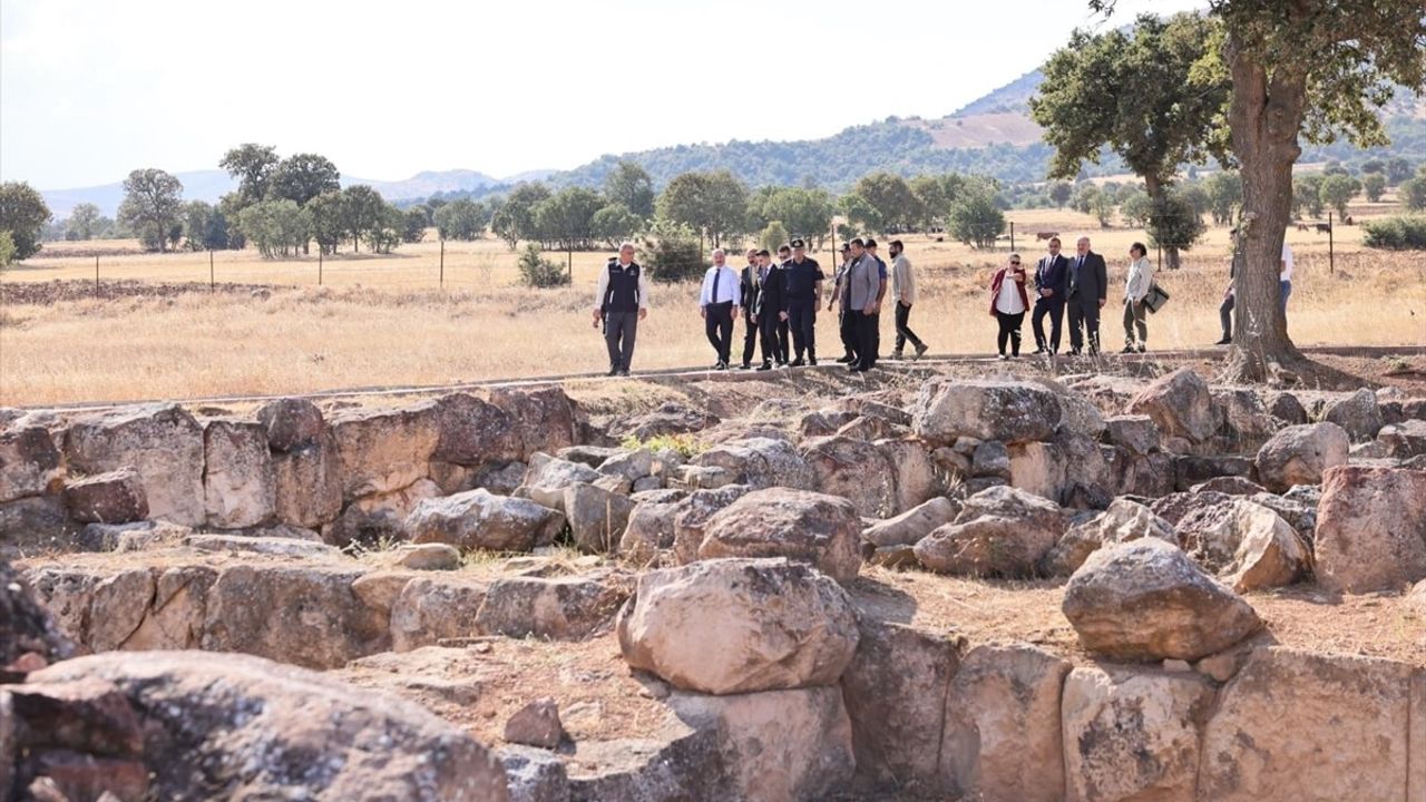 Çorum Valisi Ali Çalgan, Şapinuva Antik Kenti'nde İncelemelerde Bulundu