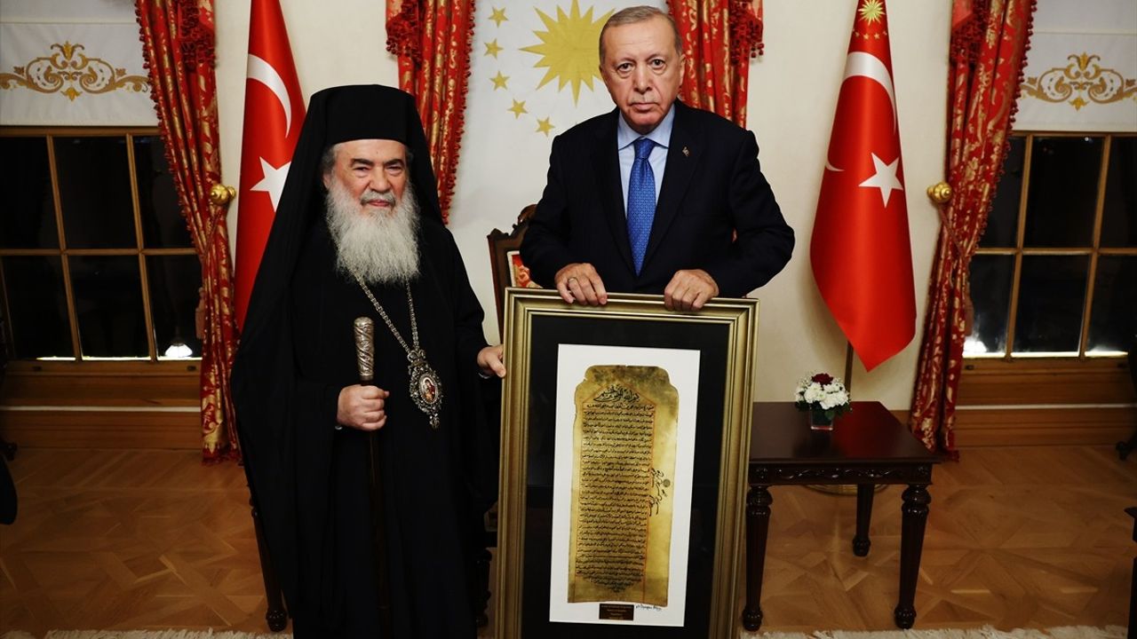 Cumhurbaşkanı Erdoğan, Kudüs Rum Ortodoks Patriği'ni Kabul Etti