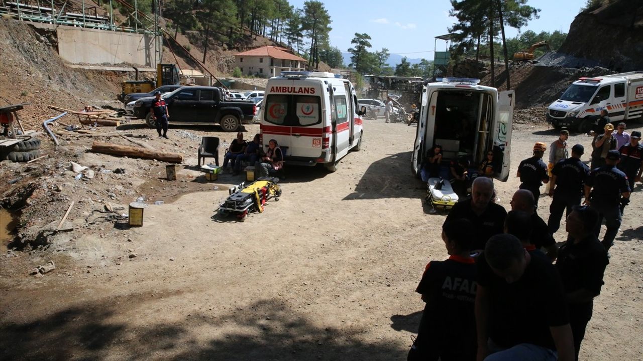 Denizli'deki Maden Göçüğü: Mahsur Kalan İşçilere Ulaşma Çalışmaları Devam Ediyor