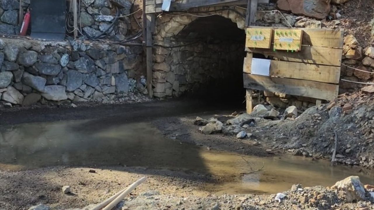 Denizli'deki Maden Ocağında Göçük: İki İşçi Mahsur Kaldı