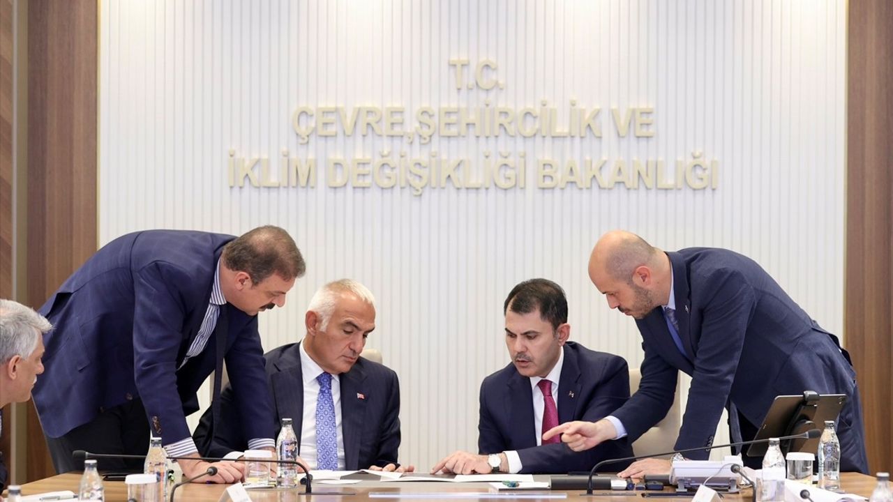 Deprem Bölgesindeki Tarihi Yapıların Restorasyonu İçin Bakanlar Bir Araya Geldi