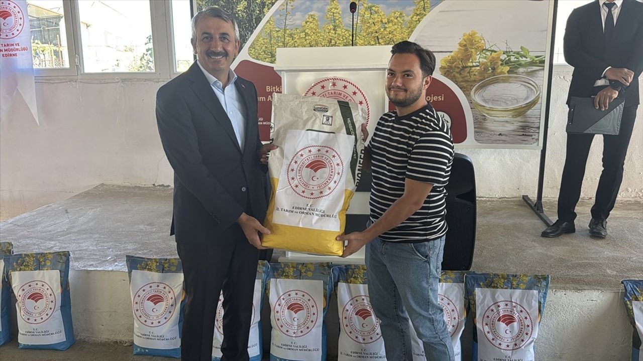 Edirne'de Çiftçilere Kanola Tohumu Dağıtıldı