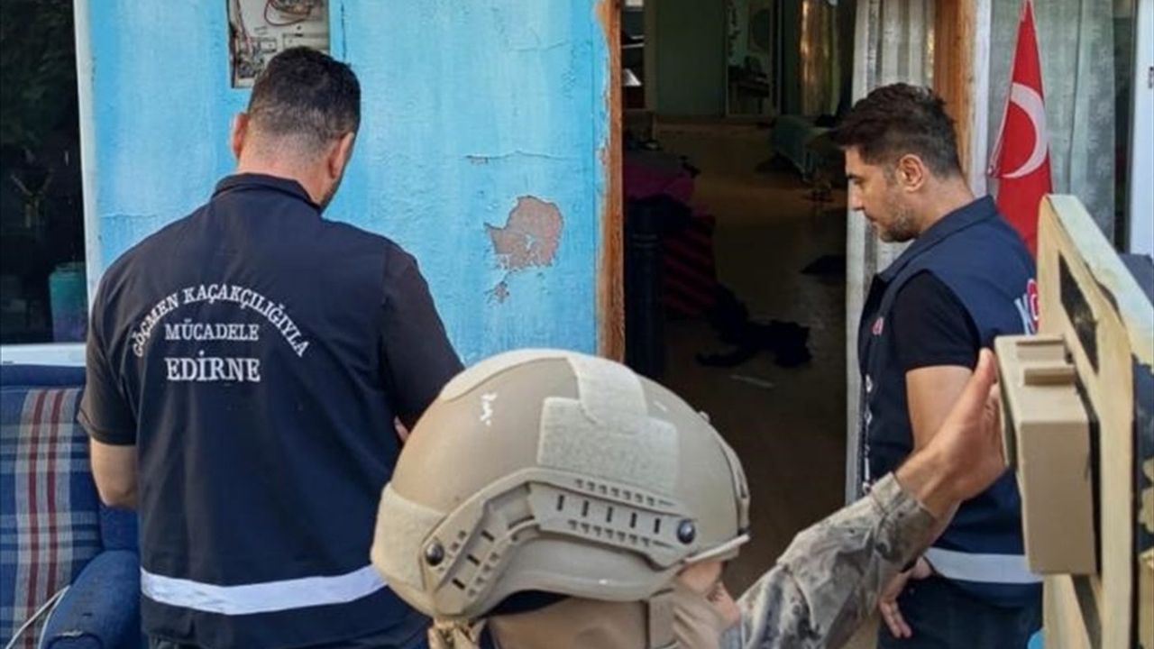 Edirne'de Göçmen Kaçakçısı Operasyonda Yakalandı