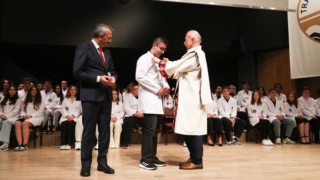 Edirne'de Hekim Adayları Beyaz Önlüklerini Giydi