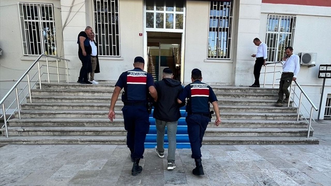 Edirne'de Yurt Dışına Kaçma Girişimi: 2 Kişi Yakalandı, 1'i Tutuklandı