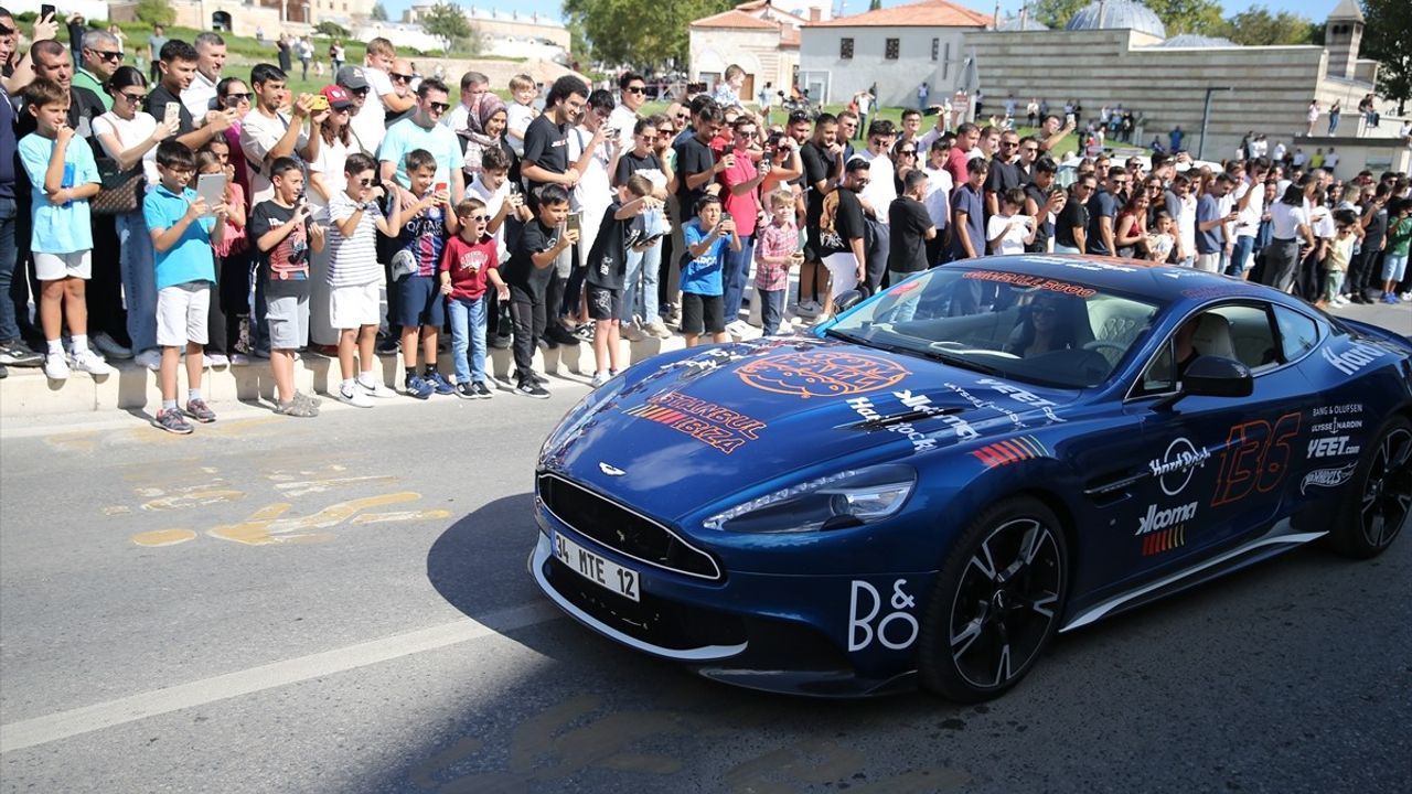 Edirne Selimiye Meydanı'nda Gumball 3000 Rallisi Heyecanı