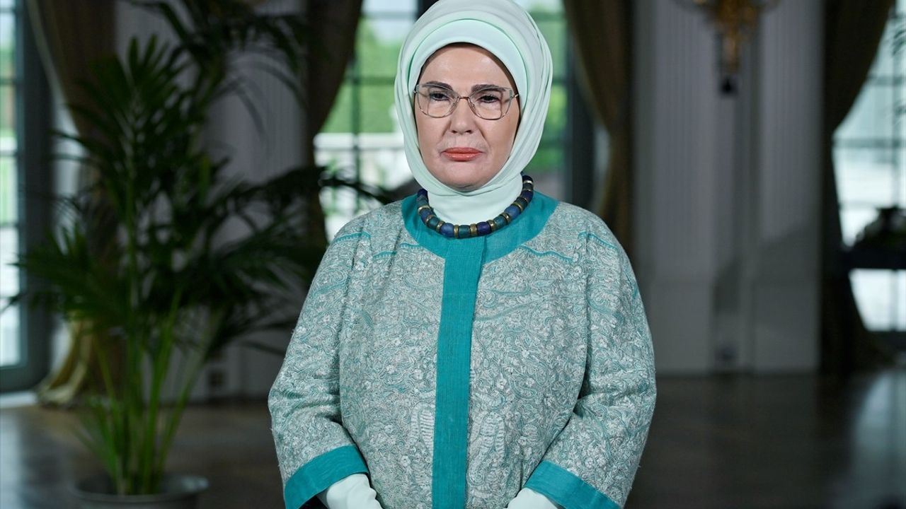 Eğitim, Emine Erdoğan'a Göre İnsanlığı Yeniden Ayağa Kaldıracak Güç