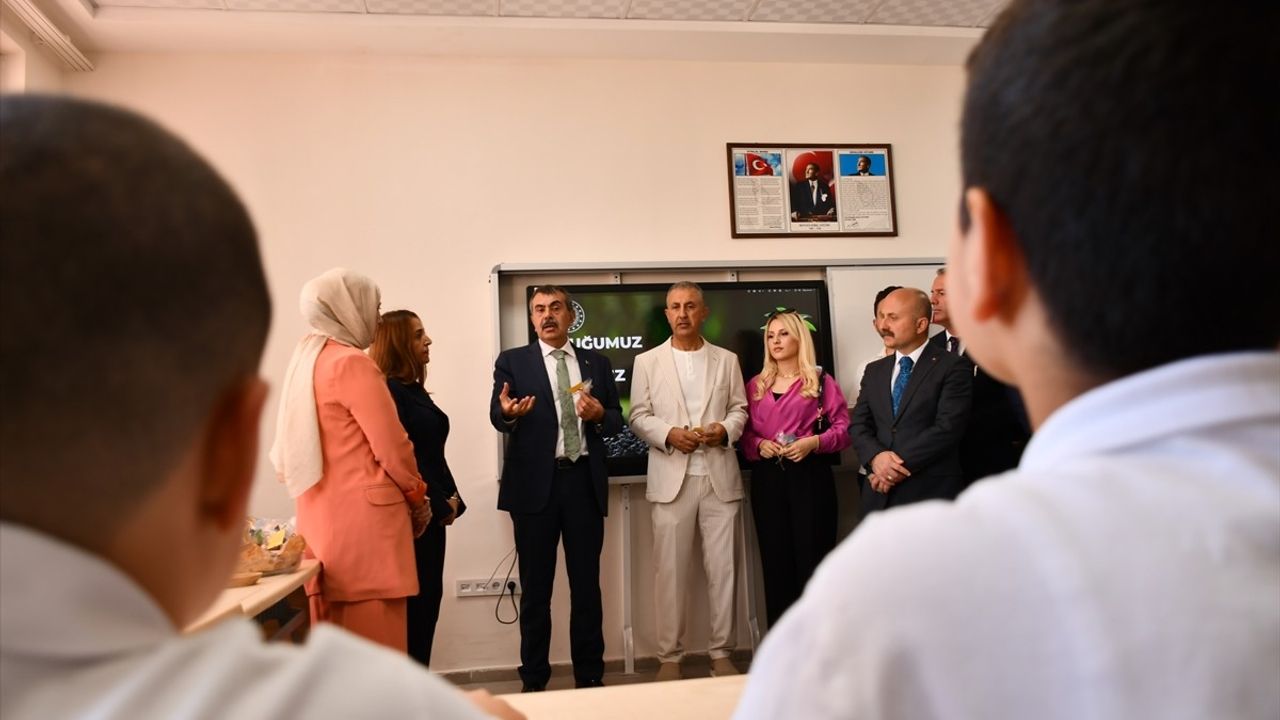 Eğitimde Devrim: Milli Eğitim Bakanı Tekin Adıyaman'da Açılış Yaptı