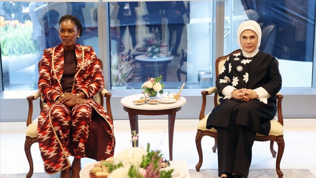 Emine Erdoğan ve Zita Oligui Nguema Arasında Sıfır Atık Görüşmesi